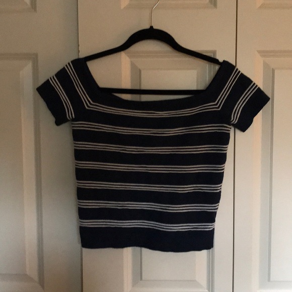 American Eagle Outfitters Tops - Off the shoulder crop top